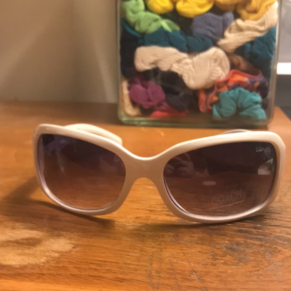 Coach White & Silver Coach Signature C sunglasses with Black signature C Case - Picture 5 of 15